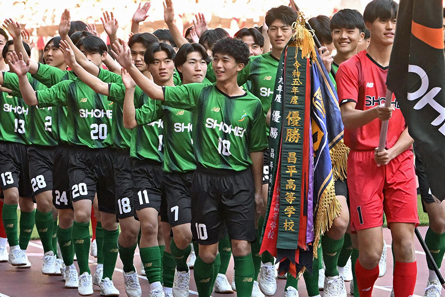 J内定が決まっている10番・山口豪太と7番・長璃喜【写真：徳原隆元】