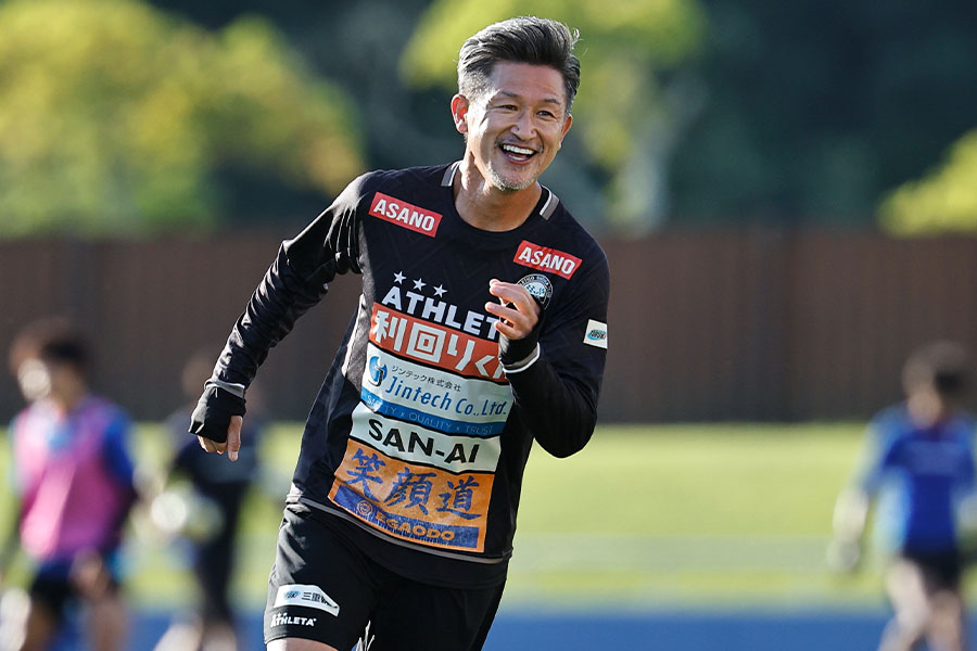 三浦知良は福島でも11番を背負う【写真：ムツ・カワモリ/アフロ】