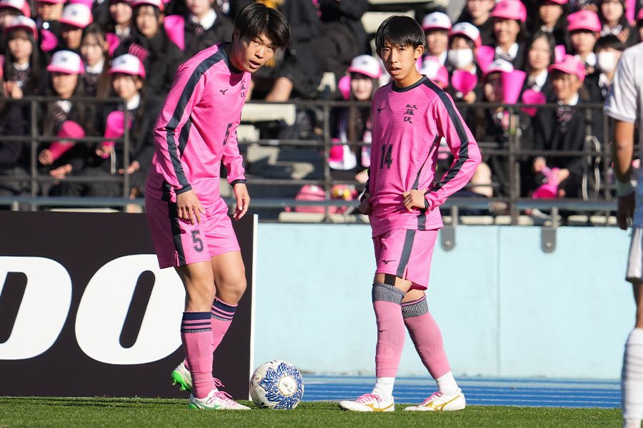 ベスト8まで進んだ2年生の中村龍剛(写真右)【写真:近藤俊哉】
