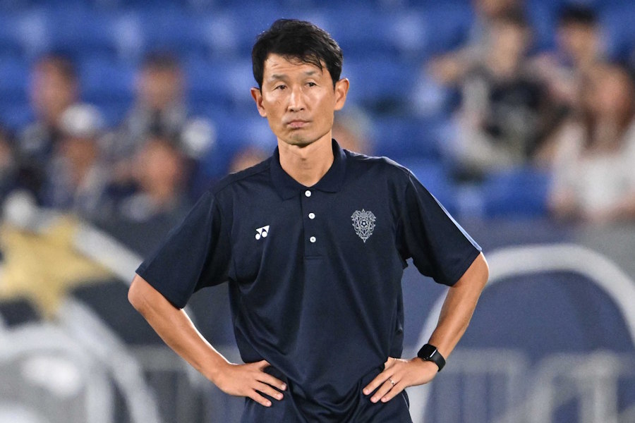 福岡の金明輝監督【写真:徳原隆元】