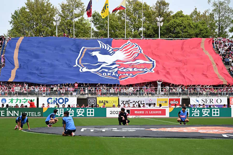 岡山が新ユニフォームを発表【写真：徳原隆元】