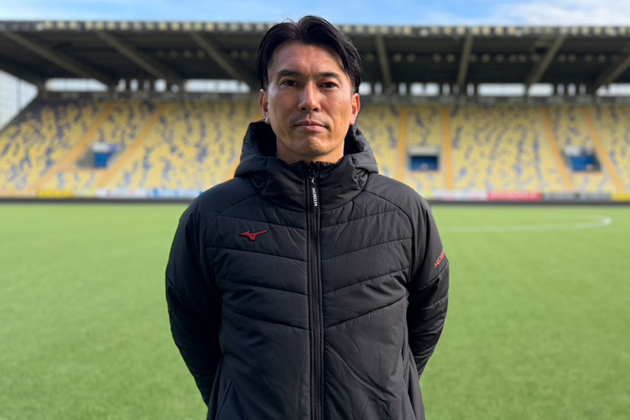 海外研修でSTVVを訪れた小川佳純氏【写真：FOOTBALL ZONE編集部】