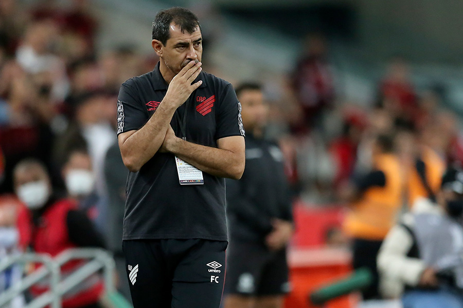 ファビオ・カリーレ監督の契約問題の結末は？【写真：Getty Images】