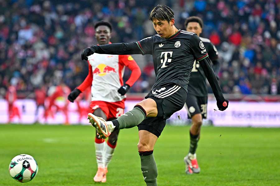 新年初ゴールを記録したバイエルン・ミュンヘンの伊藤洋輝【写真：アフロ】