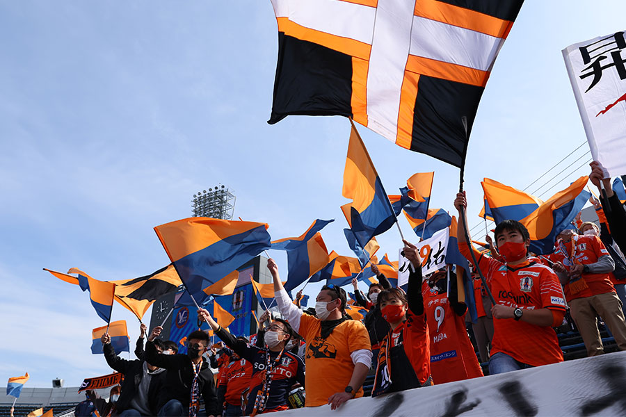 愛媛FCがアオアシとコラボしたユニフォームを発表した【写真：長田洋平/アフロスポーツ】