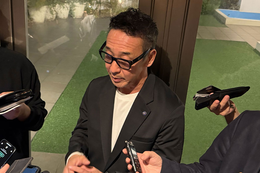 イベント後に取材に応じた原靖FD【写真：FOOTBALL ZONE編集部】