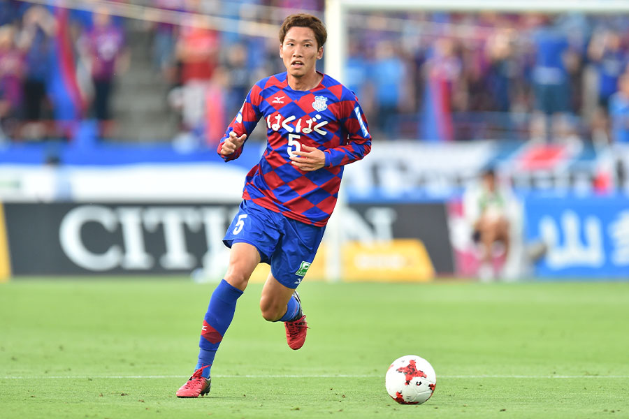 かつて甲府や水戸でプレーをした新里亮【写真：アフロ】