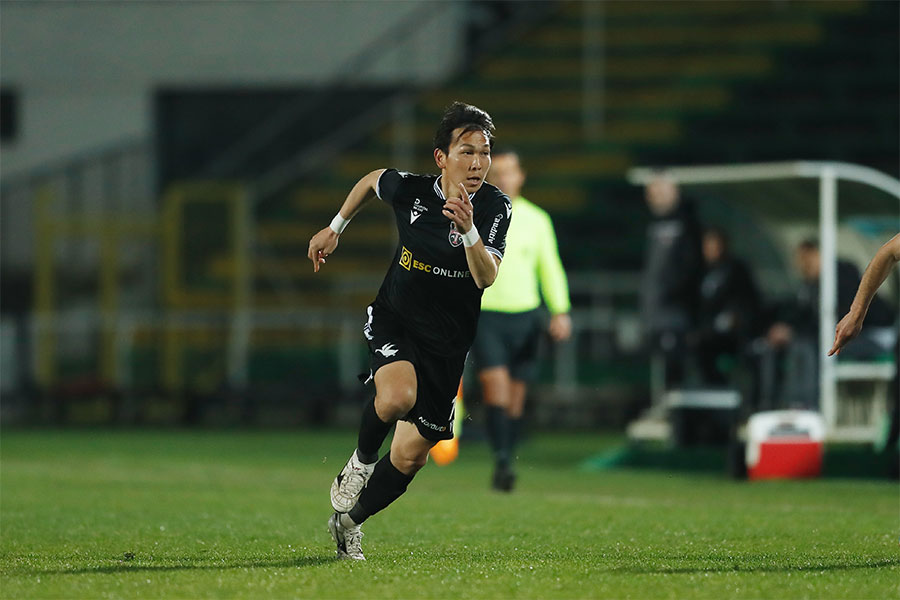 遼寧鉄人の邦本宜裕（写真はカーザ・ピアAC所属時）【写真：ムツ・カワモリ/アフロ】