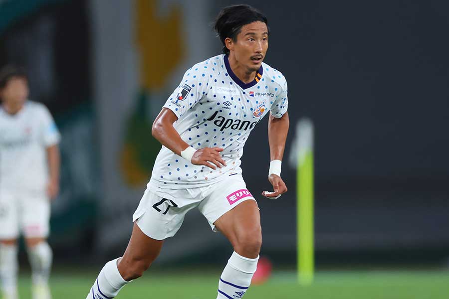 都倉賢（写真はV・ファーレン長崎時代）【写真：YUTAKA/アフロスポーツ】