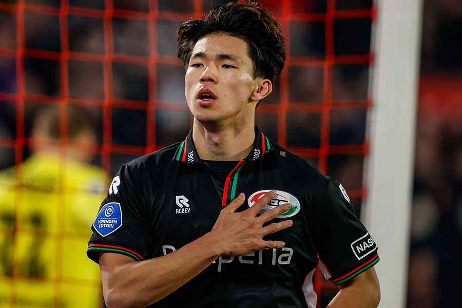 NECナイメヘンの塩貝健人【写真：アフロ】