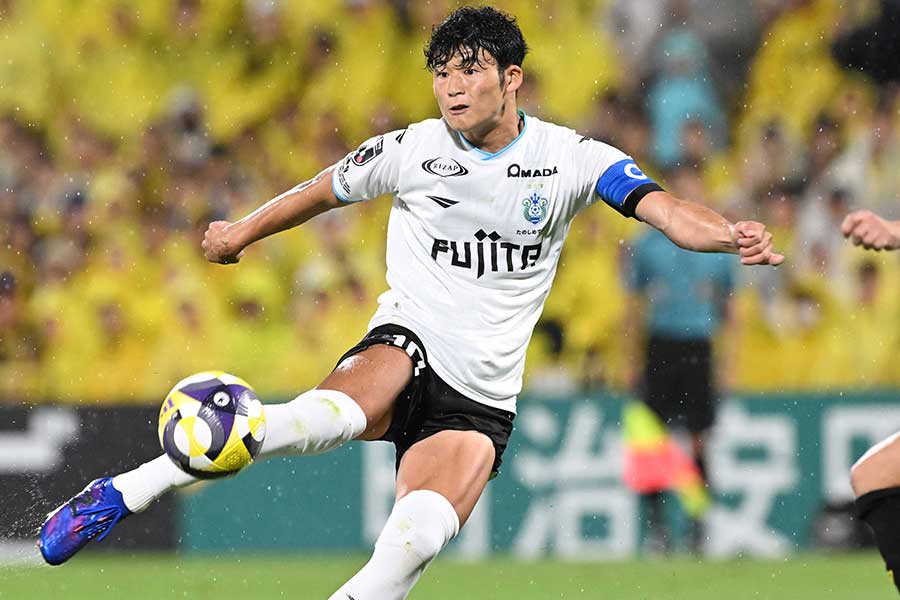 鈴木章斗（写真は湘南ベルマーレ時代）【写真：徳原隆元】