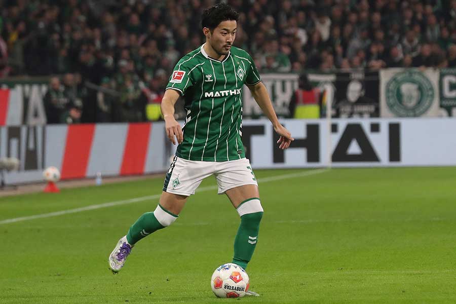 先発フル出場したブレーメンの菅原由勢【写真：アフロ】