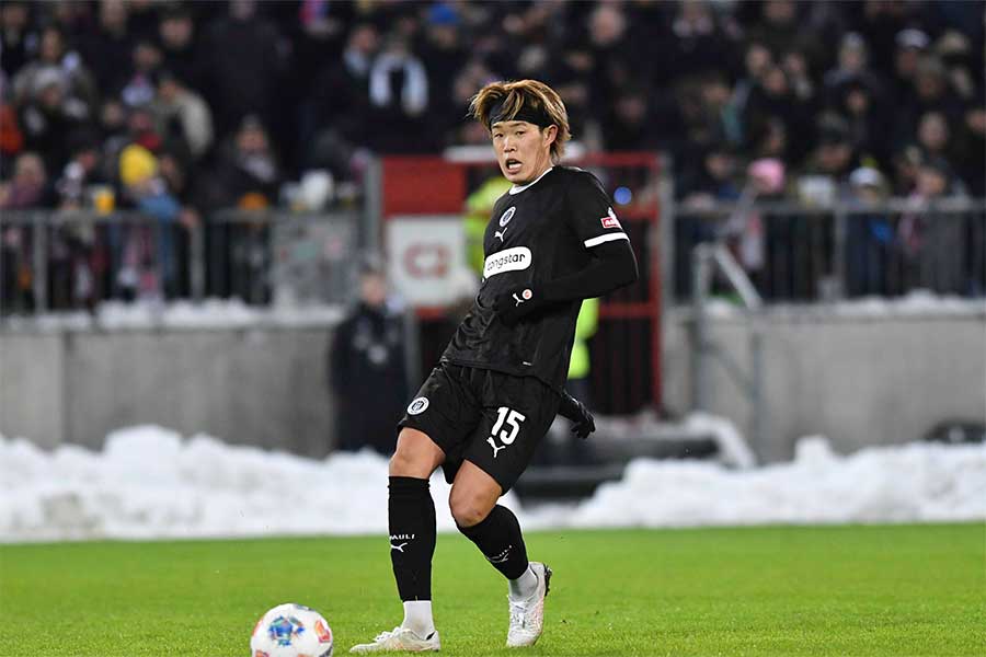 ドルトムント戦に出場したザンクトパウリ・安藤智哉【写真：picture alliance/アフロ】