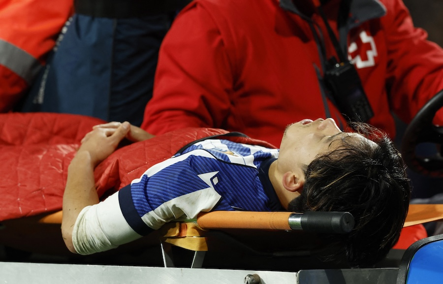 バルサ戦で負傷交代した久保建英【写真：ロイター/アフロ】