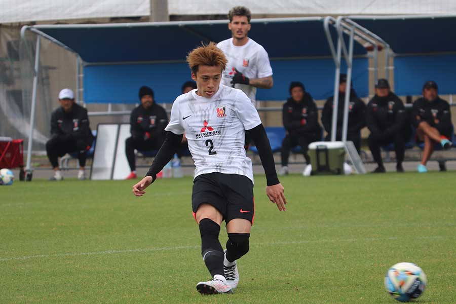 トレーニングマッチに出場した宮本優太【写真：轡田哲朗】