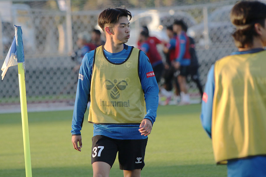 今季からトップチームに昇格した中積爲【写真：FOOTBALL ZONE編集部】