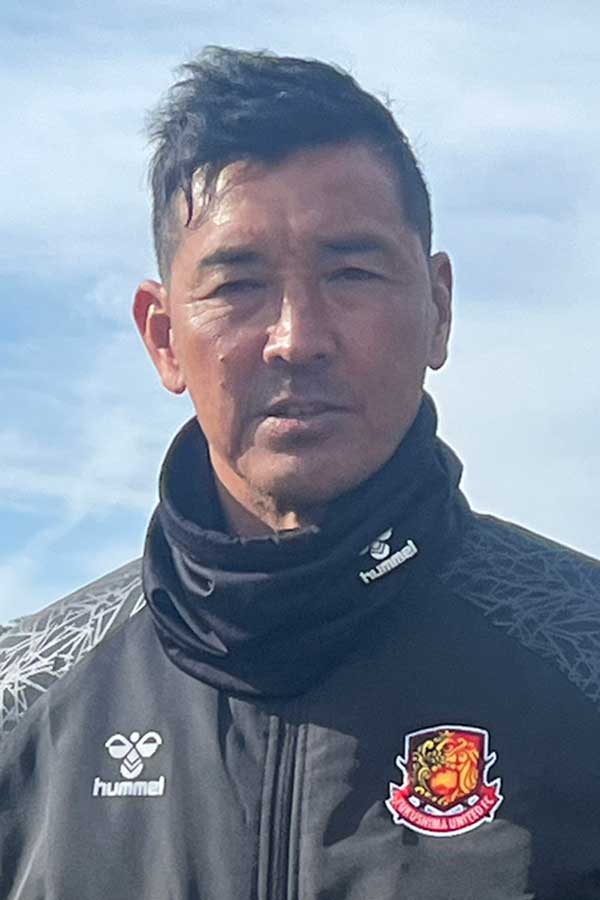 「カズ効果」を口にした福島の寺田周平監督【写真：荻島弘一】