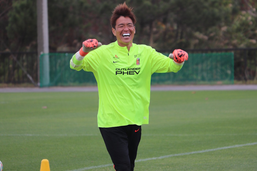 浦和でプレーする西川周作【写真：轡田哲朗】