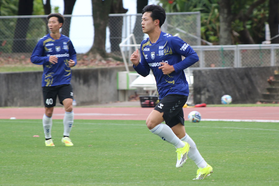 湘南とのトレーニングマッチに出場した池谷銀次郎【写真：FOOTBALL ZONE編集部】