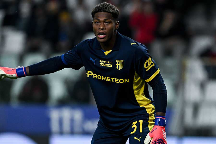 パルマの鈴木彩艶【写真：アフロ】