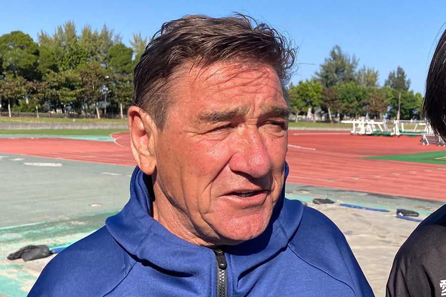 取材に応じたミハイロ・ペトロヴィッチ監督【写真：轡田哲朗】