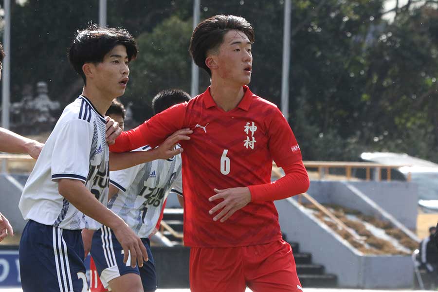 神村学園の大型DF大空星那【写真：安藤隆人】