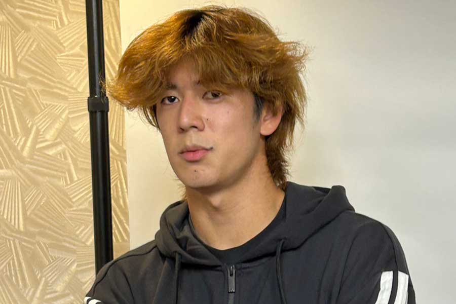 成田市内で取材に応じたU-23日本代表の大関友翔【写真：FOOTBALL ZONE編集部】