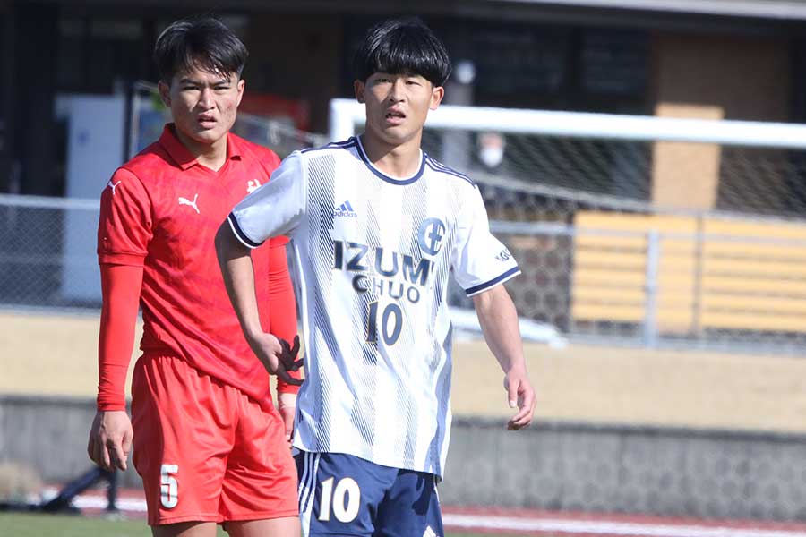 出水中央のナンバー10・一住連童夢【写真：安藤隆人】