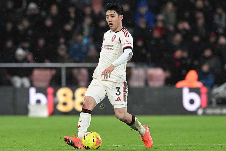 センターバック起用が浮上している遠藤航【写真：REX/アフロ】