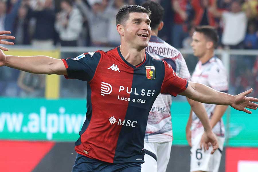 ジェノアのルスラン・マリノフスキー【写真:AP/アフロ】