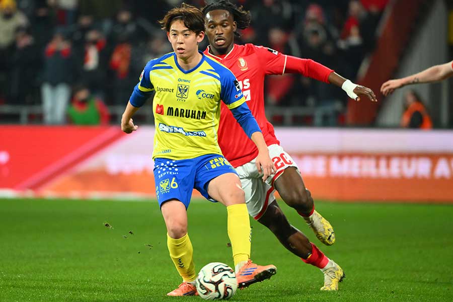 シント=トロイデンの山本理仁【写真:PsnewZ/アフロ】