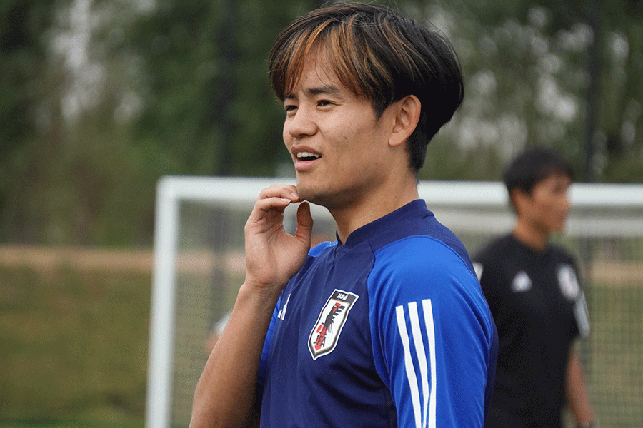 久保建英がトレーニング中にまさかの被害？【写真：FOOTBALL ZONE編集部】