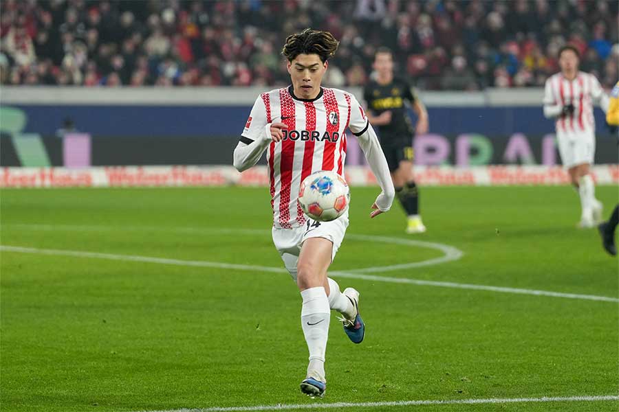 フライブルクの鈴木唯人【写真:アフロ】