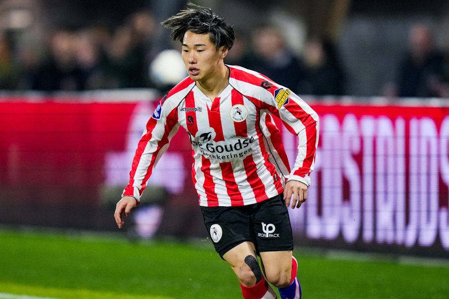 スパルタ・ロッテルダムの三戸舜介【写真：アフロ】