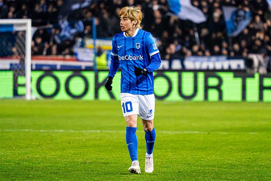 ヘンクの伊東純也がアシスト【写真：アフロ】