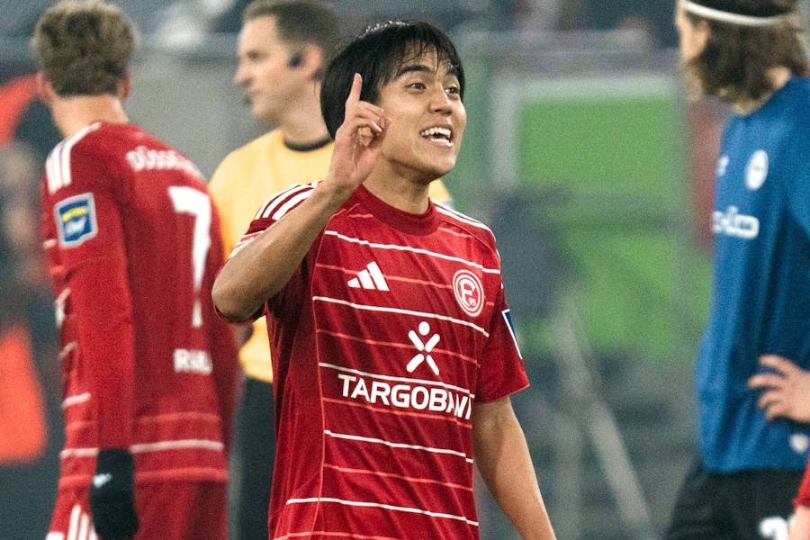 田中聡が決勝点をアシスト【写真：アフロ】