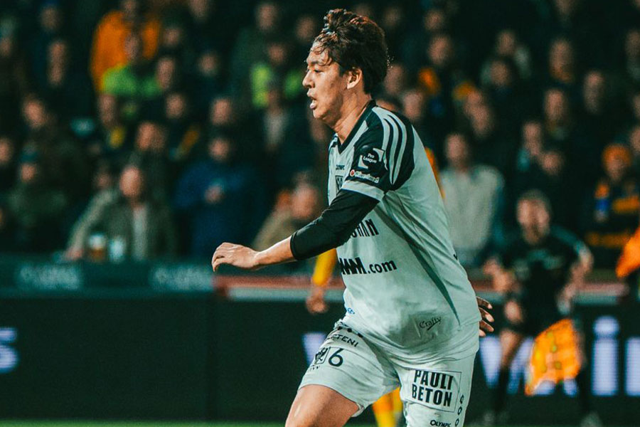 山本理仁がウェステルロー戦で2ゴールを決めた【写真：STVV】