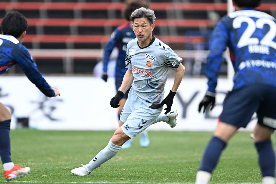 三浦知良が開幕スタメン【写真：徳原隆元】