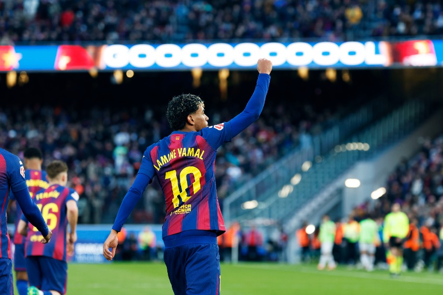 バルセロナのラミン・ヤマル【写真：アフロ】