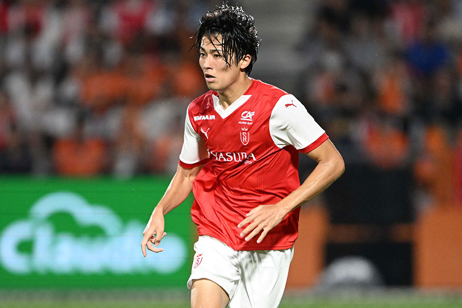 中村敬斗の守備シーンに注目【写真：徳原隆元】