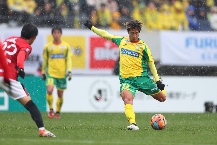 浦和との開幕戦に出場した天笠泰輝【写真：アフロスポーツ】