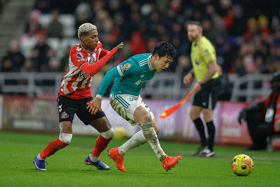 サンダーランド戦に先発出場したリバプール・遠藤航【写真：REX/アフロ】