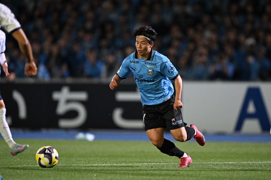 川崎でプレーする伊藤達哉【写真：徳原隆元】