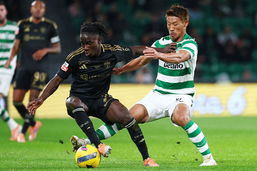 調子を上げてきた守田英正（写真右）【写真：ロイター】