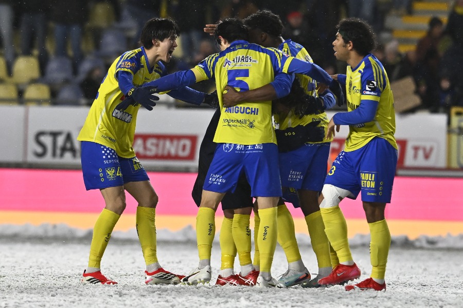 シント＝トロイデンの選手たち【写真：Belga Image/アフロ】