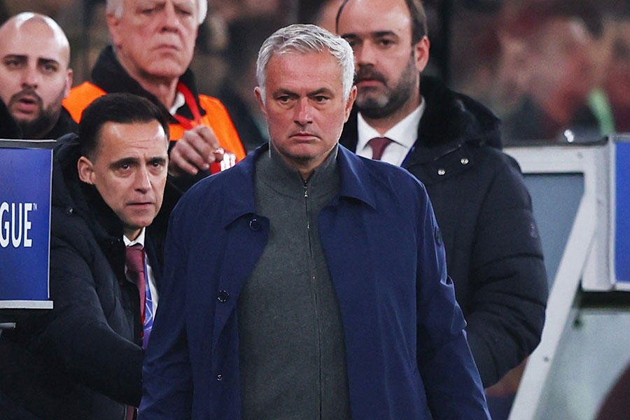 ベンフィカのモウリーニョ監督が退席【写真：ロイター】