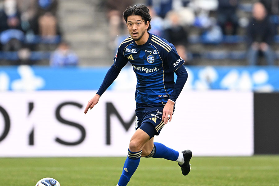 衝撃ミドルを決めた町田MF白崎凌兵【写真：徳原隆元】