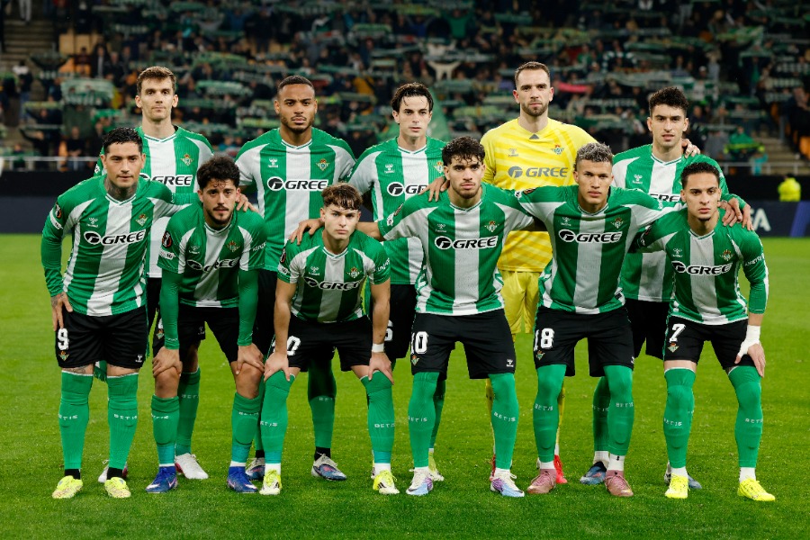 レアル・ベティスの特別ユニフォームが話題【写真：ロイター】