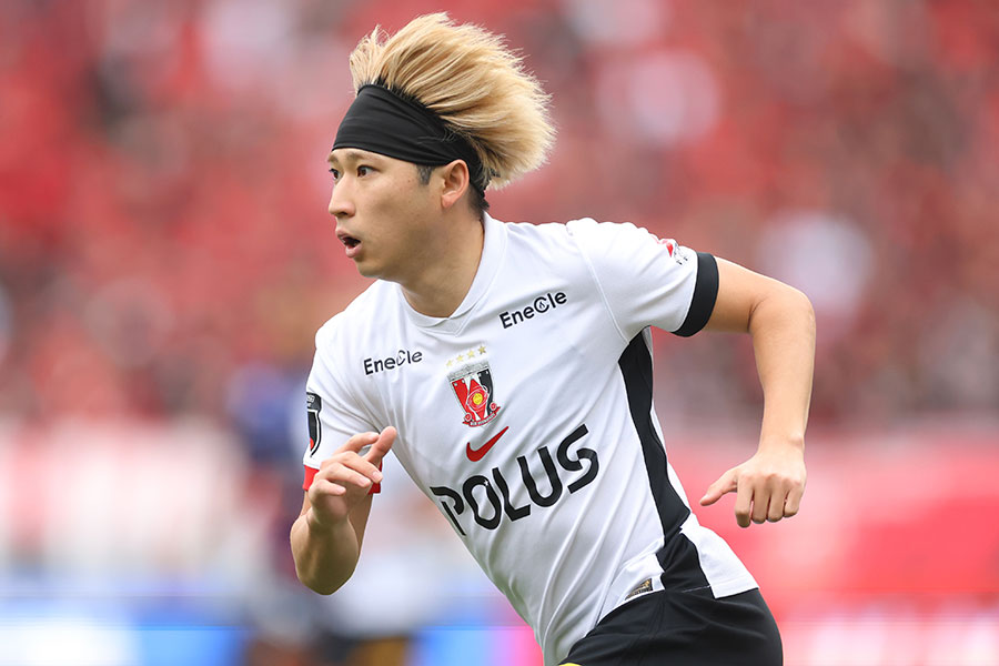 負傷離脱となった浦和の松尾佑介【写真：アフロ】
