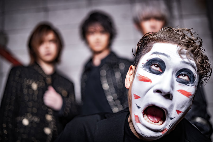 ゴールデンボンバーがFC東京戦に来場する